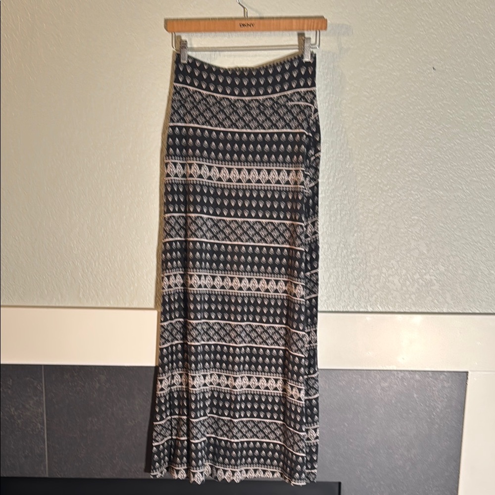Charlotte Russe Black and White Maxi Pencil Skirt